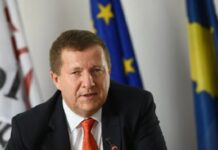 Shefi i BE-së në Kosovë shpreh ngushëllimet pas aksidentit tragjik në Kroaci: Lutjet dhe mendimet e mia janë me ju