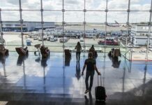 Pak sekonda nga tragjedia: Dy avionë rrezikuan përplasjen në aeroportin e Parisit!