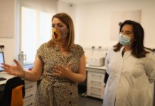 Manastirliu inspekton laboratorin e ri në Maternitetin “Mbretëresha Geraldinë”