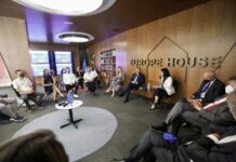Ministrja Kushi dhe Ambasadori Soreca në ceremoninë e studentëve fitues të bursave Erasmus