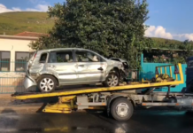 Aksident tragjik në Lezhë/ Humb kontrollin dhe përplaset me murin rrethues të banesës, ndërron jetë shoferi