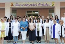 Ecuria e mësimit plotësues/ Ministrja Kushi vizitë në shkollën 9-vjeçare “Bardhyl Popa”
