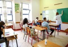 Nis mësimi plotësues në shkolla/ Mësuesit duhet të vaksinohen deri më 30 shtator