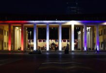 20 vjet nga sulmet terroriste, Tirana vishet me ngjyrat e flamurit amerikan