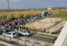 Banorët protestë, bllokojnë për disa minuta autostradën Lushnje-Fier