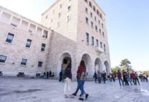 Nis viti i ri akademik në vend/ Studentët rikthehen në auditorë, kusht vaksinimi anti-COVID ose testi negativ