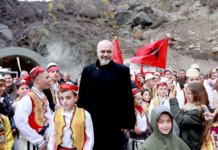 Hapet provizorisht Rruga e Arbrit/ Dibranët në festë