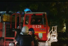 Zjarr në një pallat në Lushnjë, banorët bllokohen brenda