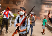 Rrëzohet qeveria e Nepalit! Kryeministri jep dorëheqjen mes protestave të Gen Z për bllokimin e rrjeteve sociale dhe korrupsion. Gruaja e ish-kryeministrit digjet e gjallë