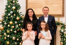 Arrestohet fotoreporteri në shkollën e vajzave të Vjosa Osmanit/ Presidentja: “Vajzat e mia po përndiqen”