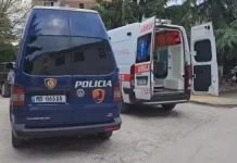 Mjeti i parkuar në korsinë e emergjencës, gjendet i vdekur një burrë në Vlorë
