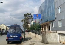 Arrestohet 48-vjeçari në Kamëz/ Abuzoi seksualisht me kamarierin 15-vjeçar të lokalit ku po pinte kafen