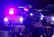 Krim makabër në Athinë: Gjendet një trup i djegur dhe i prangosur në një automjet të vjedhur. Dyshohet se viktima është shqiptar