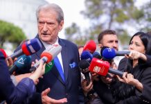 I tensionuar nga lëvizjet e Salianjit, Berisha reagon nga Mirdita: “Çfarë ke zotëri, pse del anash?”