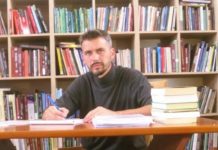 Drejtoria e Burgjeve nuk e lejoi të promovonte librin/ Grabitësi “artist” i bandës së Babagjyshëve publikon regjistrimin në Instagram dhe i bën tag. Kontrolle në qeli