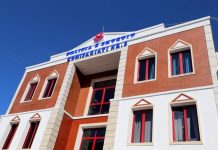 “Mos më prekni, jam police!”/ Si nisi sherri mes dy motrave dhe efektives në Tiranë, i “zunë pritë” para komisariatit