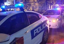18-vjeçarja plagoset me armë zjarri në hotel në Sauk, arrestohen 2 persona dhe shpallen në kërkim 3 të tjerë