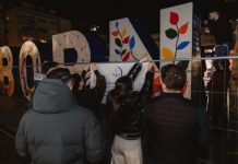 “Kosova e burgosur”, monumenti NEWBORN rrethohet me kangjella hekuri në shenjë proteste