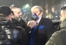 Besimtarët duke u falur në Xhaminë e Namazgjasë, Sali Berisha me protestuesit shkojnë te Kuvendi: “T’ia pranojë Zoti agjërimin, ndërsa neve protestën“