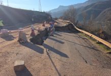 Përkeqësohet situata në Librazhd-Pogradec, dëmtohet edhe traseja e re e Korridorit VIII/ Në pritje të raportit gjeologjik, punimet të pezulluara