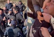 Banorët e Rrjollit nuk ndalen, me duar të GJAKOSURA konfrontohen fizikisht me policët