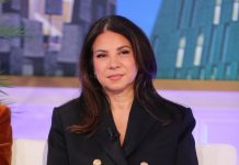 Nuk ndihet mirë gjatë transmetimit live,Rudina Xhunga largohet nga studio e emisionit “Rudina”. E ftuara mjeke i jep ndihmën e parë