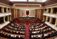 Pagat dhe privilegjet e deputetëve shqiptarë, mijëra euro çdo muaj për qira, dieta, telefon dhe naftë/ 4 ligjvënës refuzojnë përfitimet